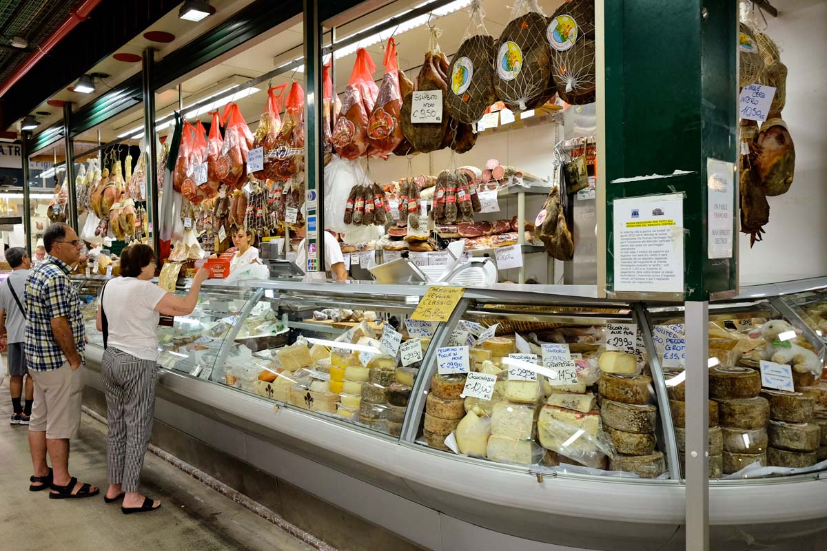 フィレンツェ中央市場 チーズ・ハム店マルコ