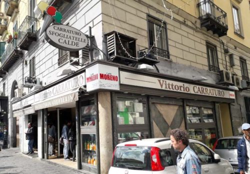 ナポリのスフォリアテッラ店 Carraturo Vittorio