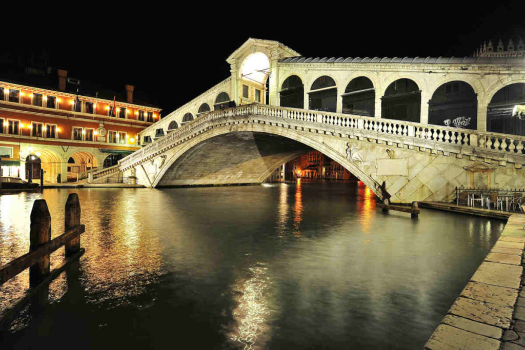 Venezia Ponte del Rialto Night