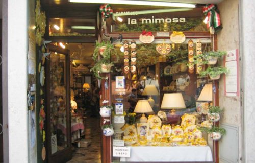 バッサーノ・デル・グラッパの陶器店 『ラ・ミモザ　La Mimosa』