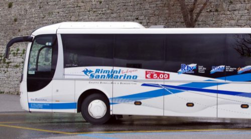 リミニ発サンマリノ行きバス