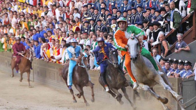 シエナで開催される伝統競馬レース 白熱パリオ観戦記 アーモイタリア