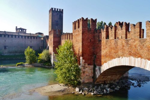 ベローナ Castelvecchio城とスカリジェロ橋
