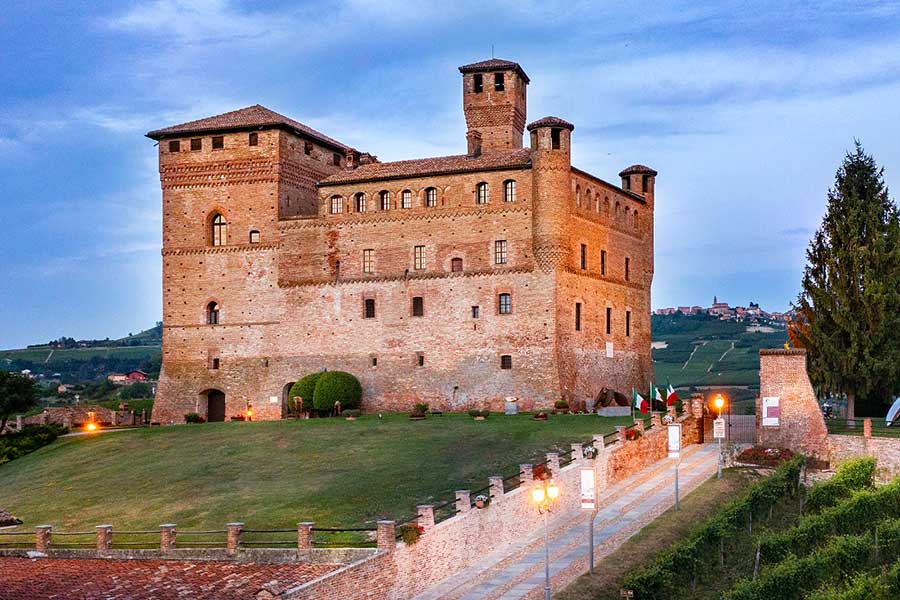 グリンザ－ネ・カブ－ル古城