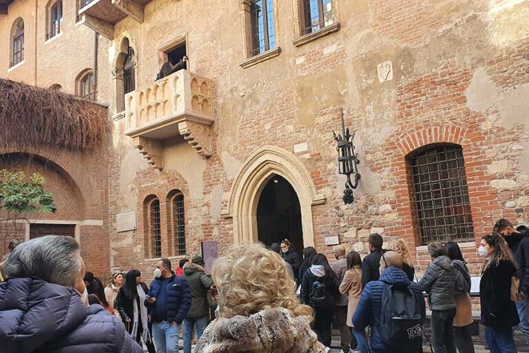 ベローナ一番人気の写真スポット、ジュリエットの家とバルコニー | アーモイタリア