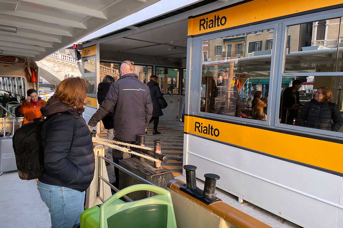 ベネチア水上バスRialto駅